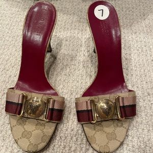 Gucci slides never worn